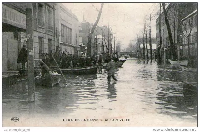 Cpa 94 - Alfortville - The Flood Of The Seine In The Streets - The Rescuers At Tra