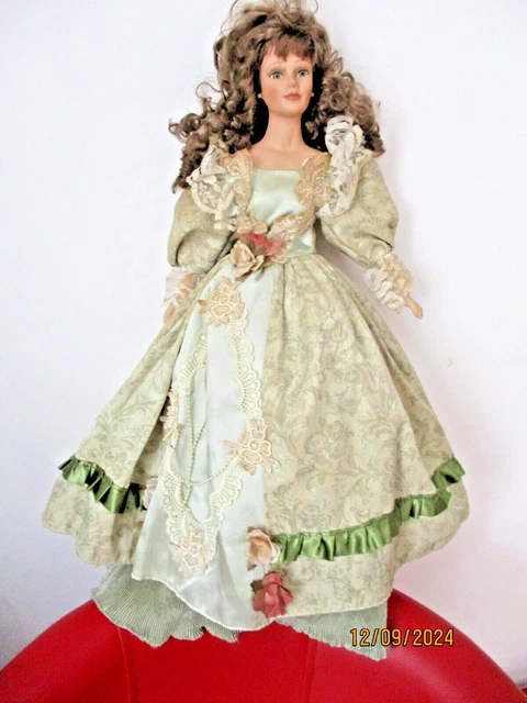 Vintage Poupée en Porcelaine Poupée Fille Avec Vêtements