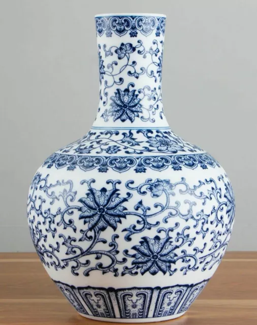 Handmade Vase Blue and white Porcelain Jingdezhen Chinese Ceramic Reproduction