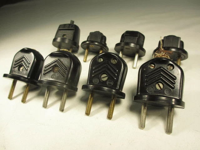 Konvolut alter Bakelit Stecker für Röhrenradios o.ä. 1920 bis 1950 kein Schuko
