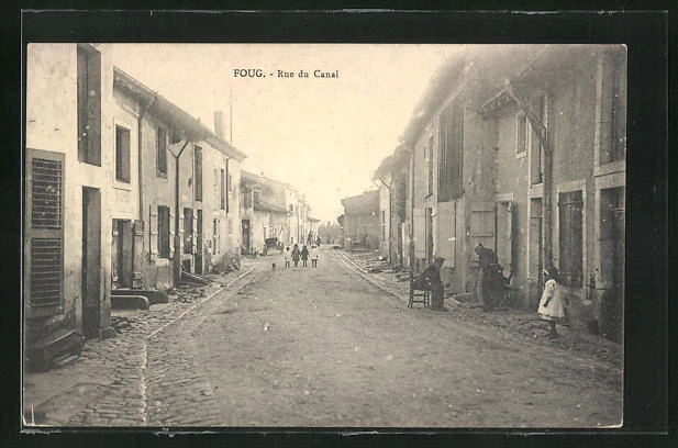 CPA Foug, Rue du Canal, vue de la rue