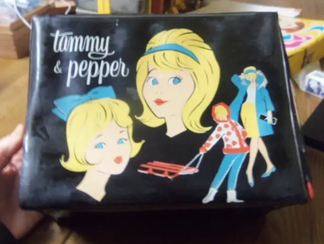 1962 Ideal Toy Corporation  Tammy & Pepper Vinyl Lunch Box