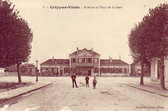 CPA 60 OISE près Compiègne Senlis CREPY EN VALOIS Avenue & Place de la Gare GARE