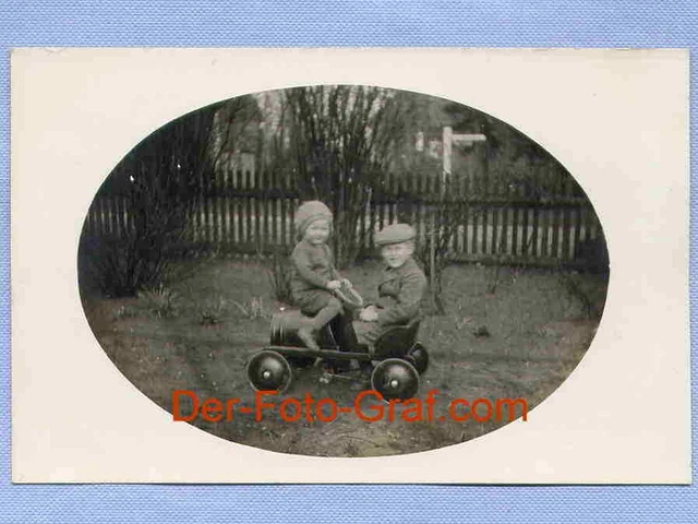 Foto, Kinder, Spielzeug, Tretauto, Mode, um 1920 !!!