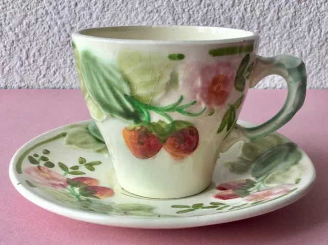 rare TASSE et SOUCOUPE  BARBOTINE CHOISY-LE-ROI . Décor: fruits, fleurs. XIXÉME