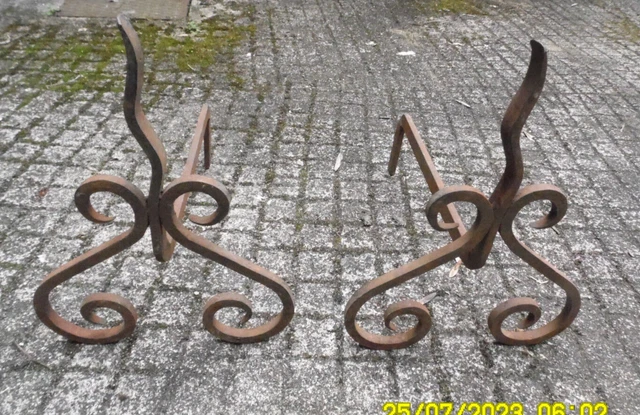 Paire De Chenets Anciens En Fonte - "L'amour Vainqueur" - 9kg
