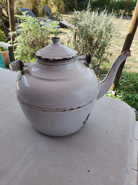 Bouilloire Ancienne En Tôle émaillée Blanche - Vintage Authentique - Fabriquée En France