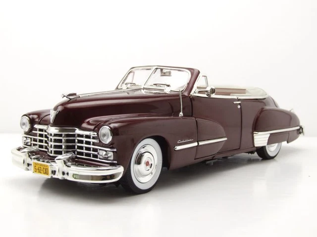 Cadillac Série 62 Convertible 1947 Rouge Foncé Modèle 1:18 Auto World