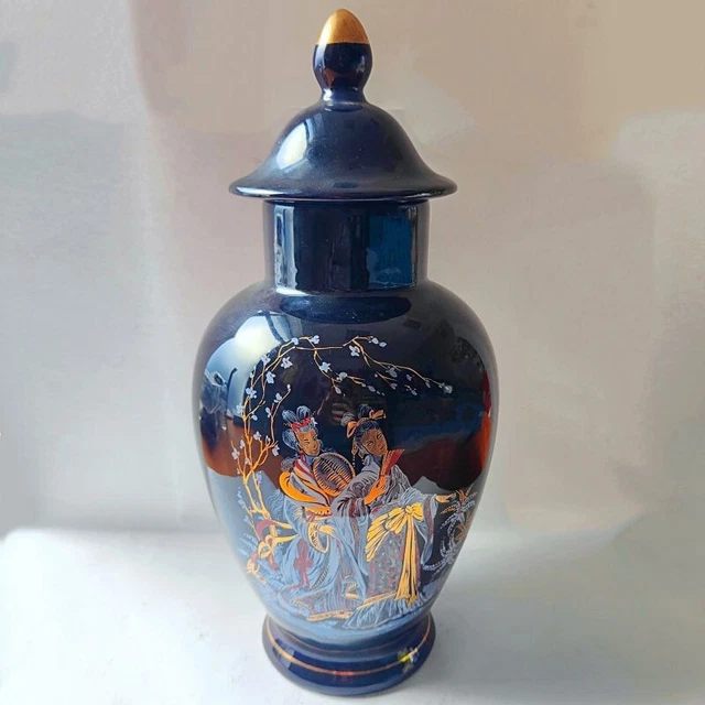 ASIAN STYLE VASE "BUTTERFLY" MID 20th CENTURY CRYSTAL CERAMICS COLLECTION. VYC12