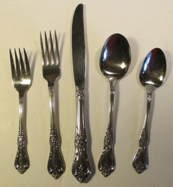 Oneida Kennett Square Distinction Deluxe Stainless HH 5 Piece Place Setting (A)