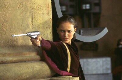 Star Wars Phantom Menace Natalie Portman Padme Amidala shooting enemy Photo 3111