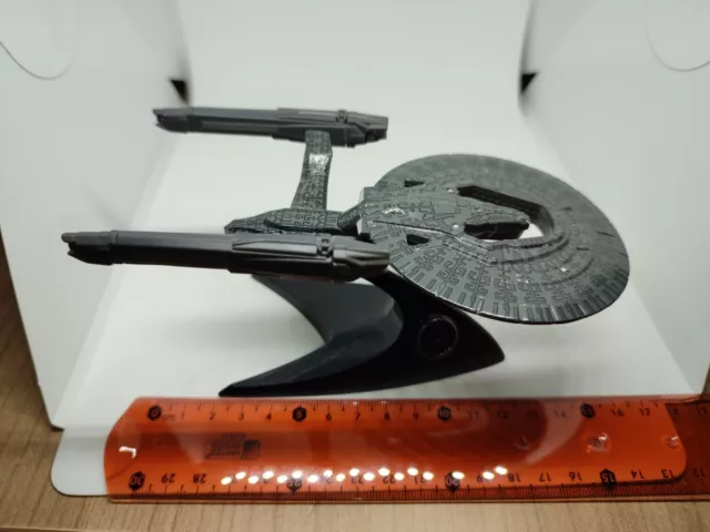 STAR TREK  2 Raumschiff Modelle Mit Standhalterung Gebraucht