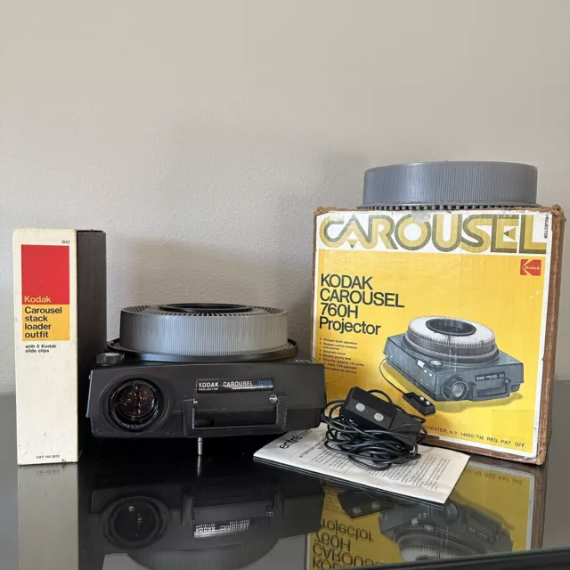 Kodak Carousel 760H Slide Projector Auto-Focus, Remote,  2 Slide Trays,  WORKING