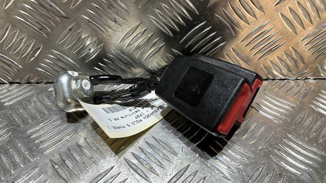 Attache ceinture arriere gauche VOLKSWAGEN POLO 5 PHASE 1 1.6 TDI /R:61821010