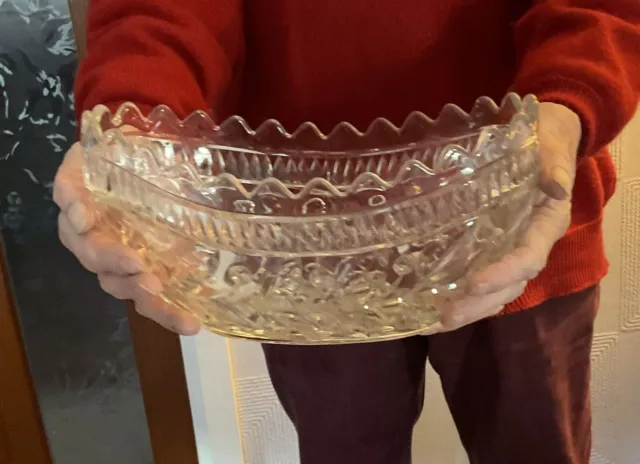 Vintage super large glass centrepiece oval shaped dish / fruit bowl. 29x15x18cm