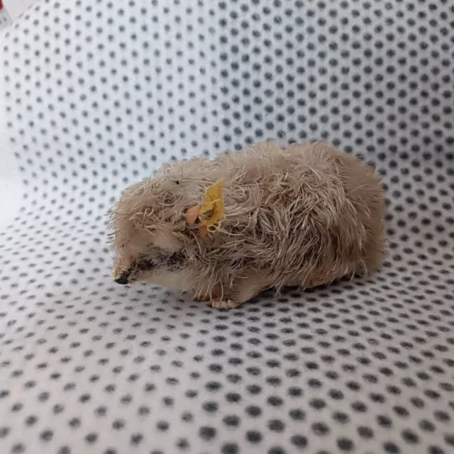 Steiff Igel Joggi Stofftier alte Tiere Original Etikett mit Fahne bespielt