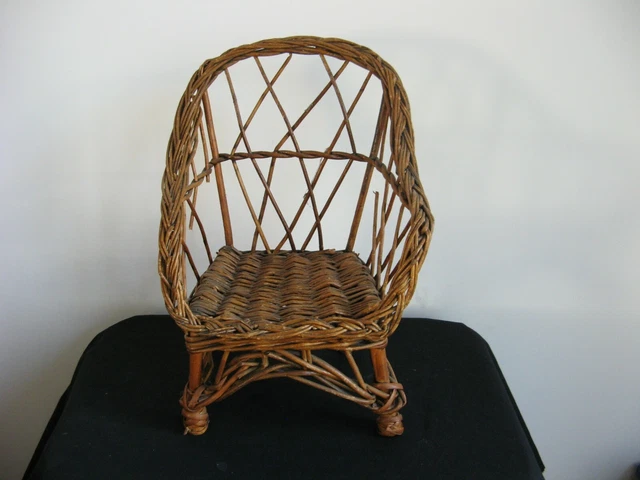 Chaise rotin pour poupée de porcelaine - Collection