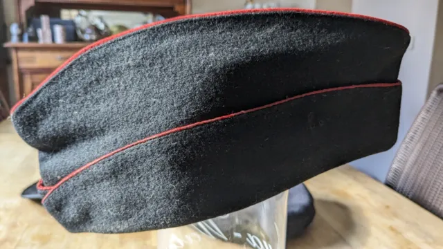 Mütze Schiffchen Hut antik, Militär oder Feuerwehr?, Weltkrieg? , schwarz rot