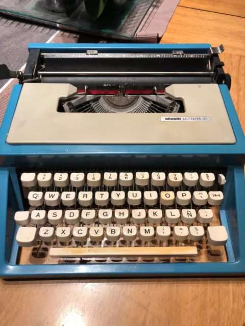 maquina de escribir antigua Olivetti