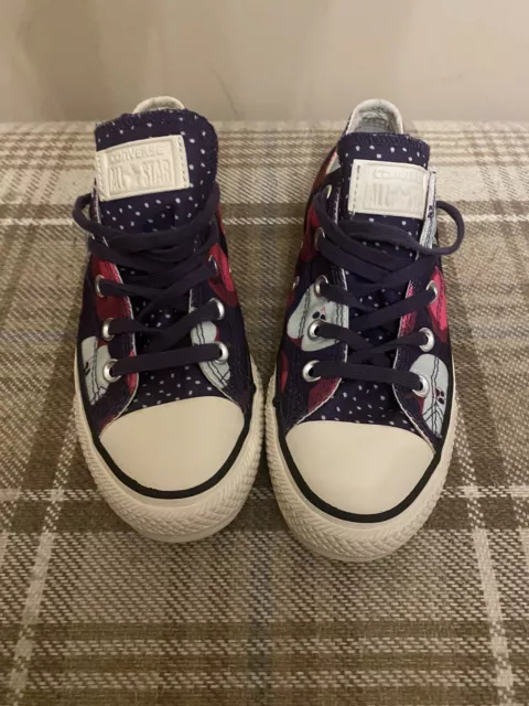 Girls Converse All Star Trainers Apple  Design Size 4 Uk Great Cond Worn Once