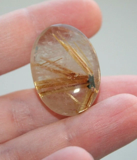 cabochon en quartz rutile or 3.1 x 2.2 x 0.9 cm