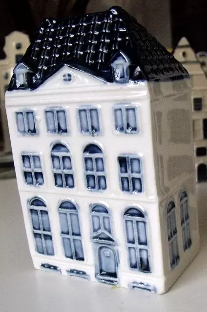 KLM 48 Bols Delft House. Dated 2004. Miniature of REMBRANDT's House