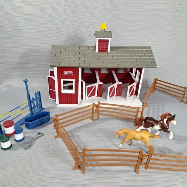 Breyer Animal Creations Reeves 3 House Stall Barn With Horses Coral & Extras