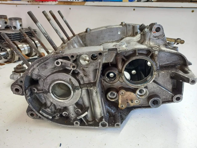 YAMAHA RD350 RD250 351 Engine cases . can be converted to TZ YAMAHA RD350 RD250 351 Engine cases . can be converted to TZ