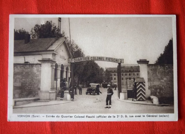 CPA Vernon Eure 27 entrée du quartier Colonel Fieschi officier 2e D.B. - Leclerc