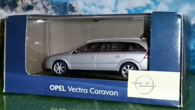 Schuco Opel Vectra Caravan silber  met.  1:43 in  Ovp.