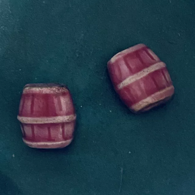 2 Anciens Boutons Céramique Années 50 Forme Tonneau Collection mercerie costume