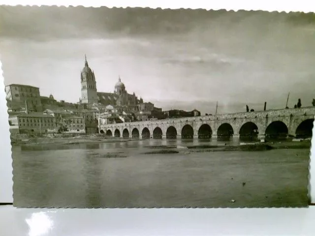 Salamanca / Kastilien / Leon / Spanien. Rio Tormes y puente romano. Alte AK s/w.