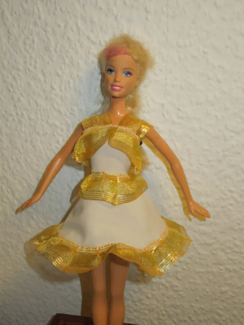Barbie, Steffie o.ä. Kleid in beige mit goldener Borte Brustumfang 13 cm