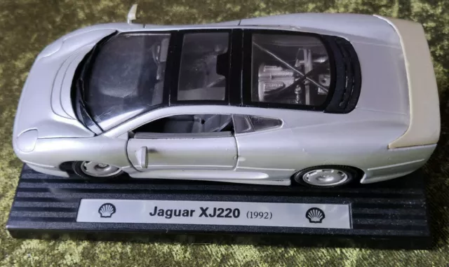 Druckguss Jaguar XJ220 (1992 auf Ständer) Maßstab 1:24 Maisto