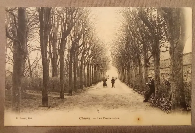 CPA, CHAUNY (02), Les Promenades, Animée 1905