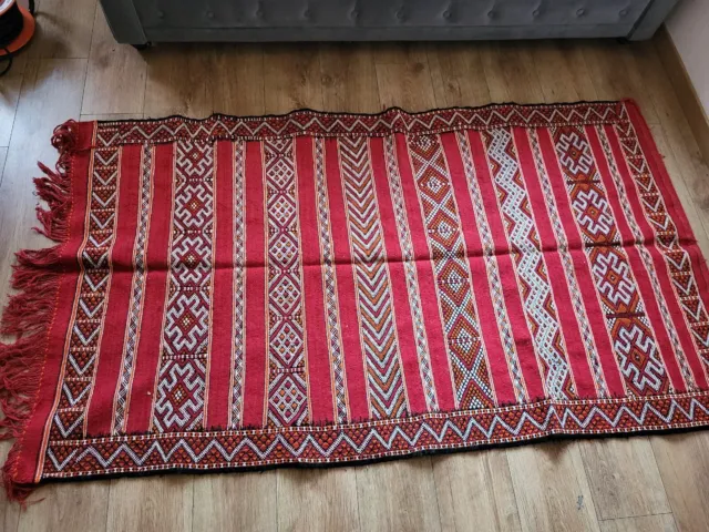 Grand Tapis berbère, kilim rouge fait main en laine 186x 110cm- Maroc neuf