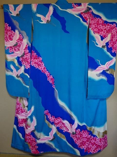 Uchikake Japanese Kimono Bride costume hiking under Classic Embroidered