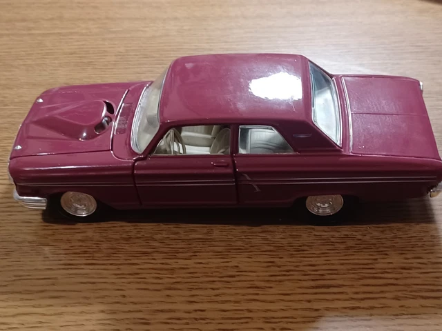 Maisto 1:24 Scale 1964 Ford Fairlane Thunderbolt Maroon Special Edition Diecast