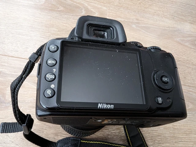 Appareil photo reflex Nikon D3000 objectif AF-S 18-105 + flash godox V860 II N 3