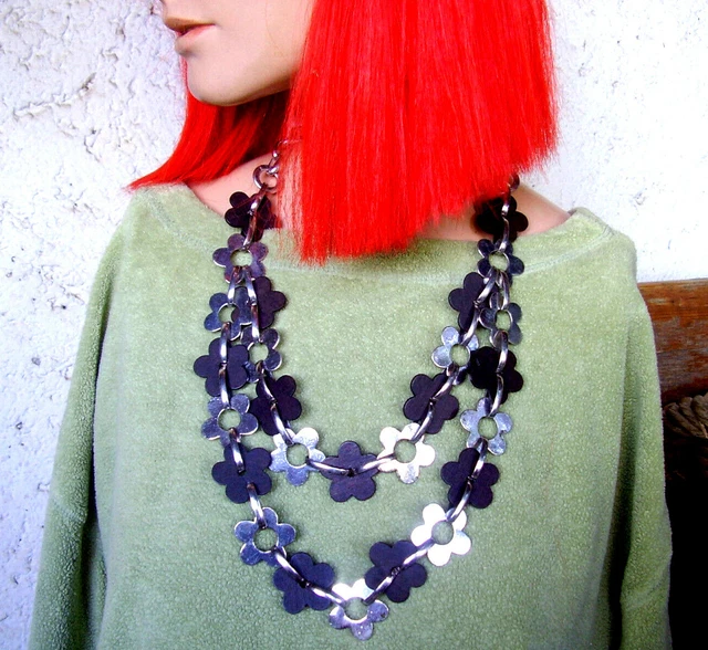 Collier Deux Rangs Marguerites – Bois Et Chrome – Occasion, Bon état D'usage