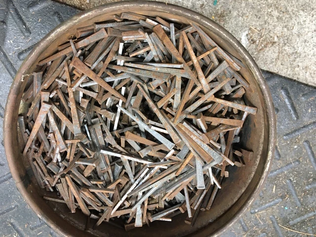 ANTIQUE 2 1/2" FLAT NAILS.....never used. 1 lb.