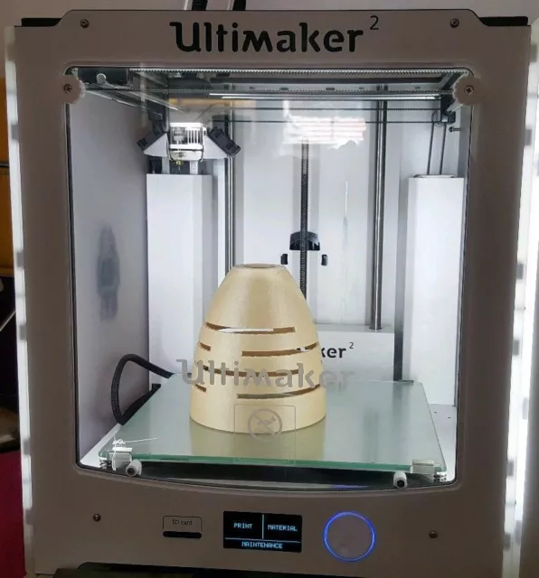 Fronttür für den UM2+ 3D-Drucker mit Gravur Ultimaker&DO NOT T..HOT SUR.