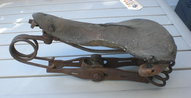 Selle De Vélo Ancienne En Cuir Marron, à Ressorts, Fabrication Française, Pour Vélo De Ville
