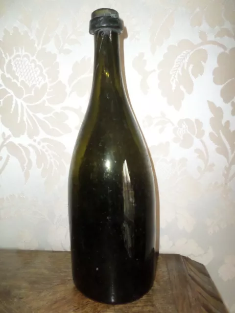 Ancienne bouteille de vin ou de champagne 3