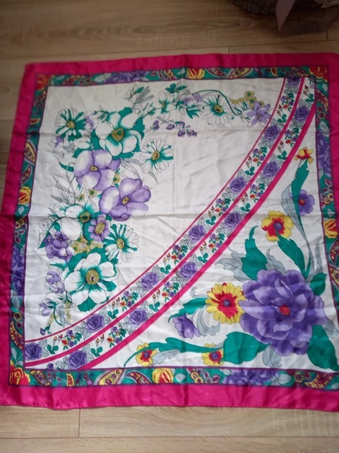 Grand Foulard Carré Vintage 110x110 Cm - Multicouleur, Polyester - Occasion Bon état
