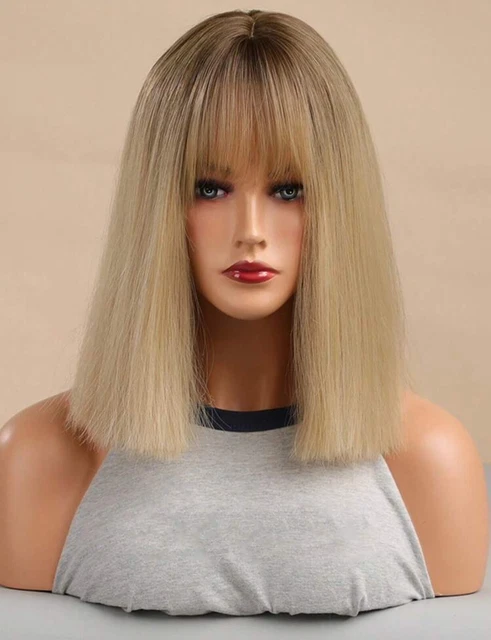 Perruque Synthétique Femme - Couleur Blond Doré à Racines Foncées - Longueur Courte Avec Frange - Bonnet Inclus