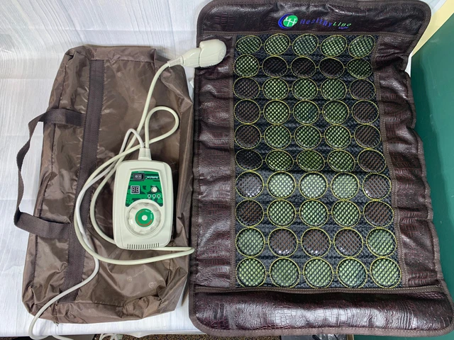Almohadilla térmica de piedras preciosas infrarrojas HealthyLine - almohadilla JT de malla mediana - ligera 32"" con bolsa