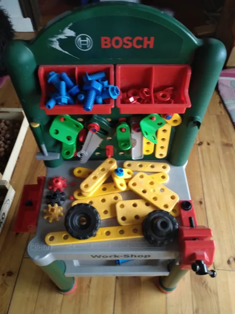 Établi Bosch Workshop Avec Visseuse Mécanique Et Véhicule À Monter