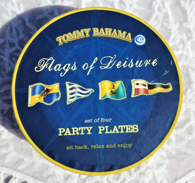 *NEUF DANS SA BOÎTE* ASSIETTES DE FÊTE TOMMY BAHAMA « Drapeaux des loisirs » * Lot de 4* PDSF 55 $