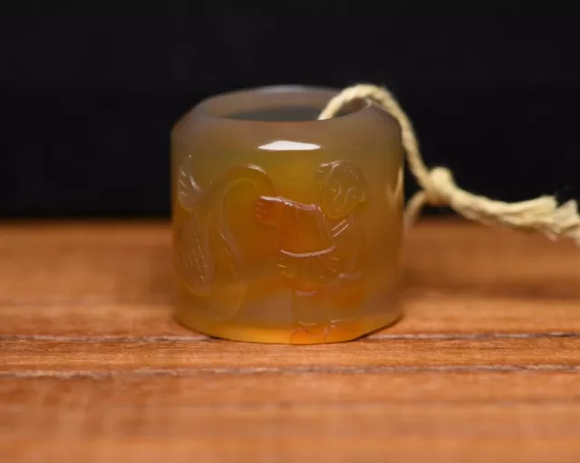 Collections chinese Old Beijing Natural agate Carved children Statue Thumb Ring